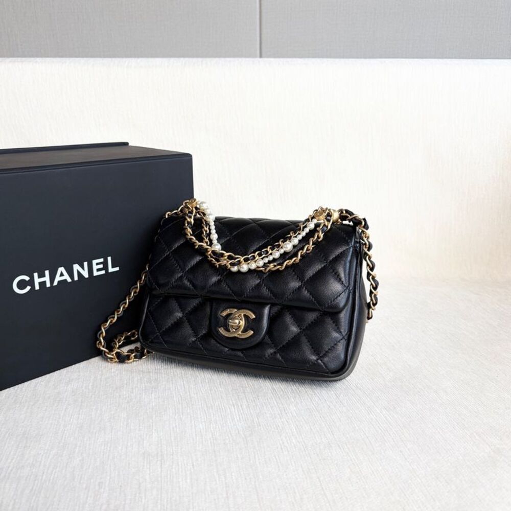 Chanel Women Pre-Loved Bag Very Good Condition - Picture 4 of 9